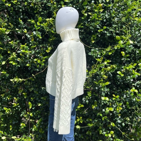 NWT WAYF Sweet Nothings Ivory Cable Turtleneck Crop Sweater - Picture 9 of 12